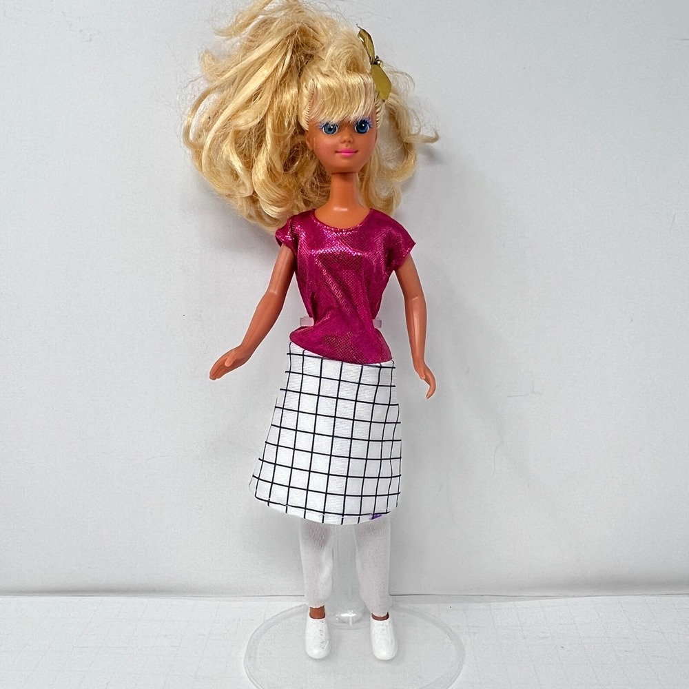 1987 Fun Skipper Barbie Doll Blonde Hair Blue Eyes Twist Turn Hip Mattel